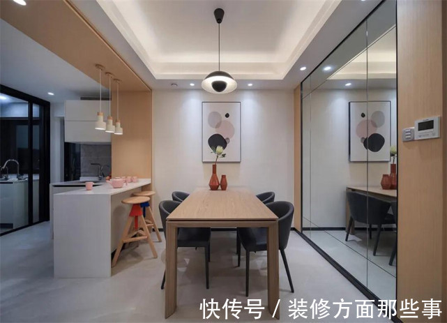 电视柜|134平现代简约风三居室，大理石的悬空电视柜装饰画很有特色
