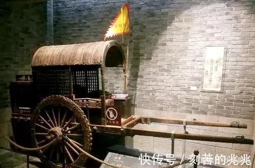 于成龙@古代进京赶考的考生,随身都携带有盘缠,为何山贼没有抢劫他们