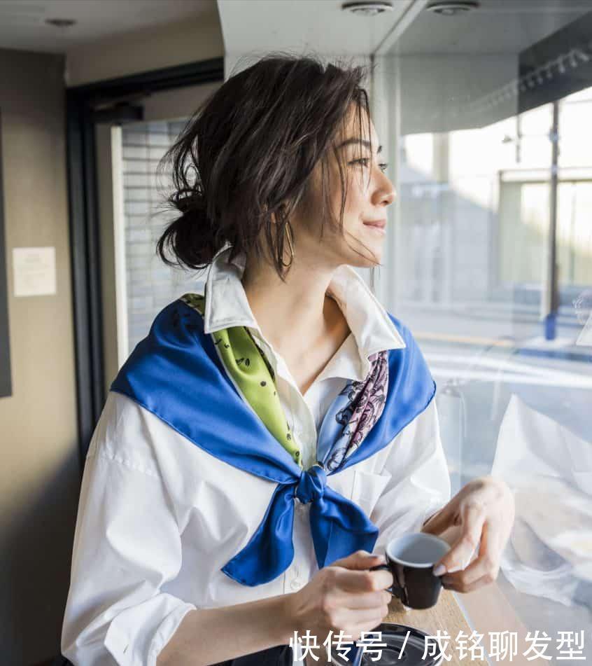 用“丝巾”点缀夏装,时尚减龄又显气质,精致好看又显女人味