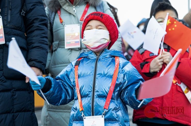 火炬|北京冬奥会火炬在奥林匹克森林公园传递，张伯礼、童朝晖完成火炬传递接力