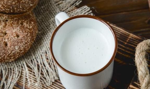 蛋黄|一杯牛奶,2个蛋黄,教你牛奶新吃法,滑嫩又柔软,孩子抢着吃