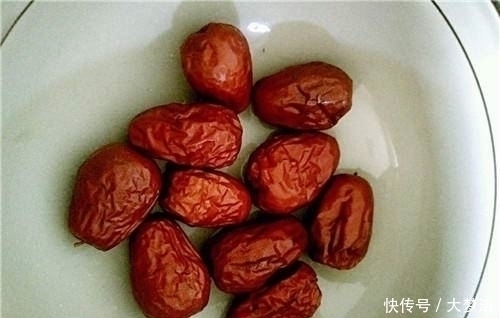 它是“穷人的燕窝”，坚持每周食一碗，皮肤水嫩发光，面膜钱省了