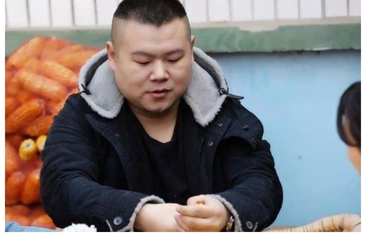 她的手|当明星们回到农村，没有舞台上的光鲜，显得更亲民，唯独她不一样