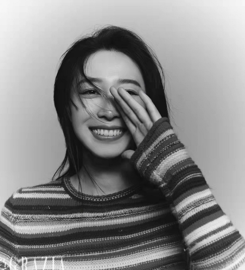 穿搭|孙一文成时尚宠儿! 新大片穿牛仔装明星脸美出圈, 露八颗牙笑超甜