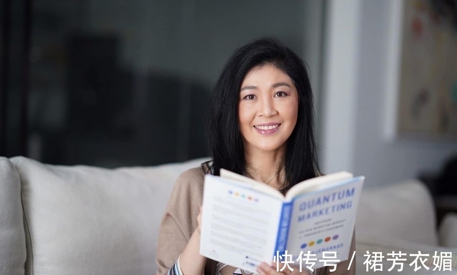 可穿戴设备|英拉再次露面，很开心地分享了一本书，鼓励大家追上社会发展潮流