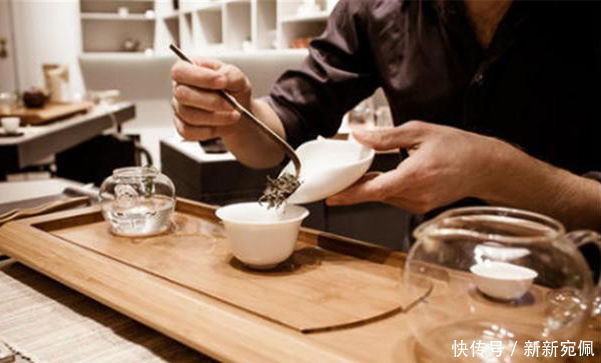 饮茶时,茶叶的第一泡水脏吗,有必要倒掉吗?