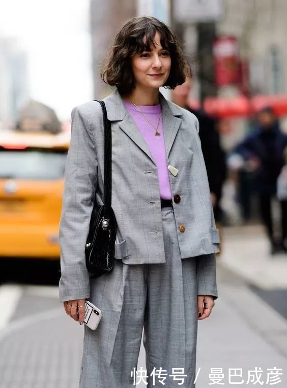 卫衣内搭的3种穿法!这么穿时髦又高级,稳赢!