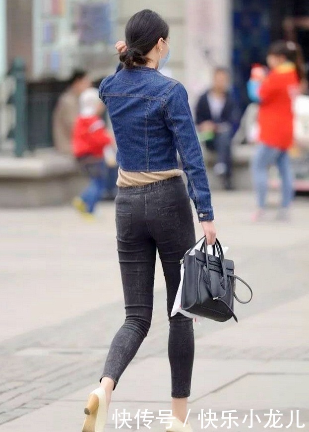 搭配|小姐姐搭配一双杏色小皮鞋,这腿真心长,满满的神秘感!