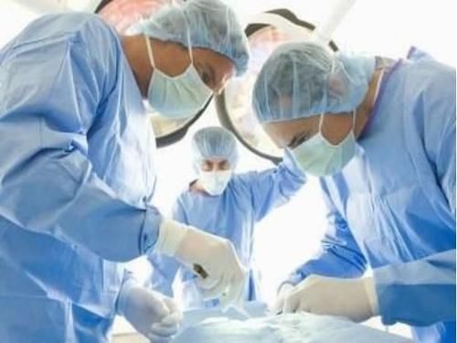 大便|痔疮和肠癌傻傻分不清，中年男子查出肠癌，大便早已“提醒”