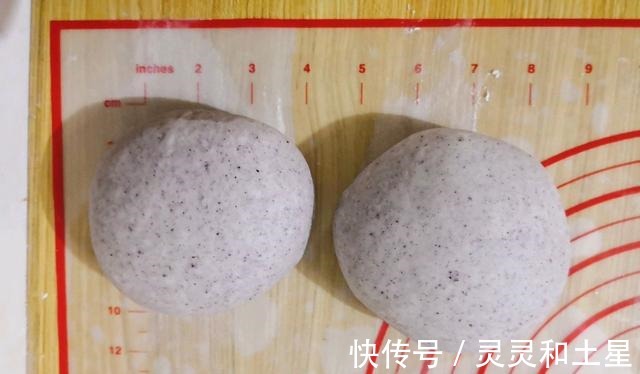 吸油纸|黑米别用来煮粥,做成面包,好吃又美味!