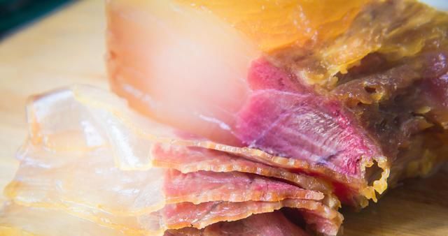 嘴下|爱喝酒的人:5种“下酒菜”最好少碰,为了健康,劝你嘴下留情