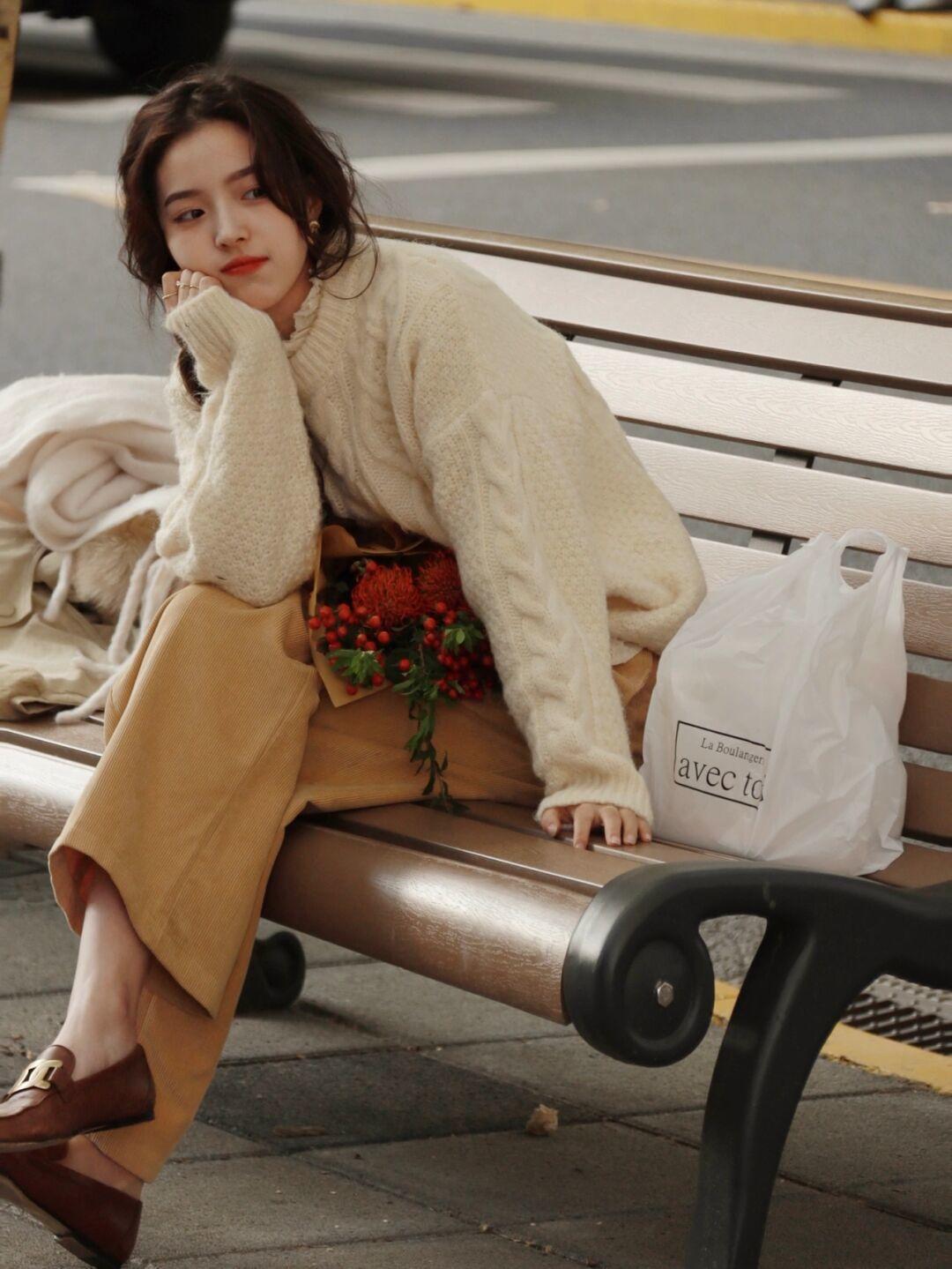 法式风毛衣 冬季就适合穿“法式风毛衣”,这些单品百搭又显气质,美得高级