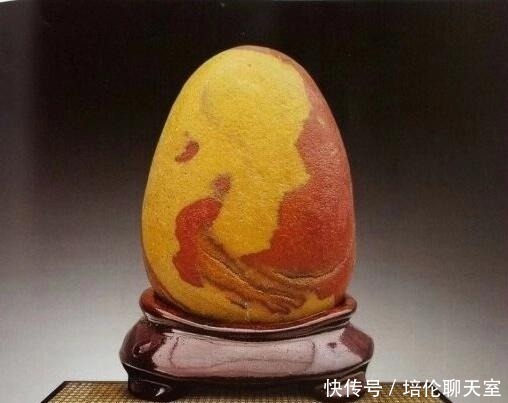 丹景石|这里据说是李白的故乡,有人收藏了块石头,画面还真像诗仙望月