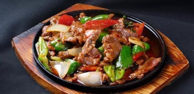 美食推荐：腐竹炒腊肠，青椒干煸五花肉，孜然洋葱炒牛肉粒