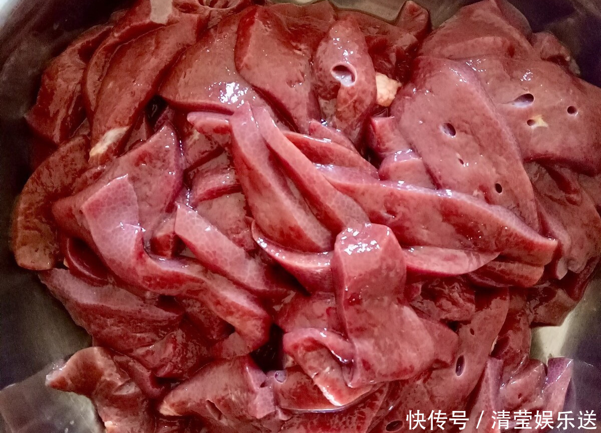 炒猪肝,直接下锅炒是大错,教你正确做法,猪肝又滑又嫩,没腥味