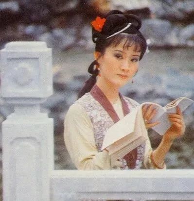 薛宝钗!贾宝玉的最后一梦:陪贾宝玉走到最后的女人是谁?