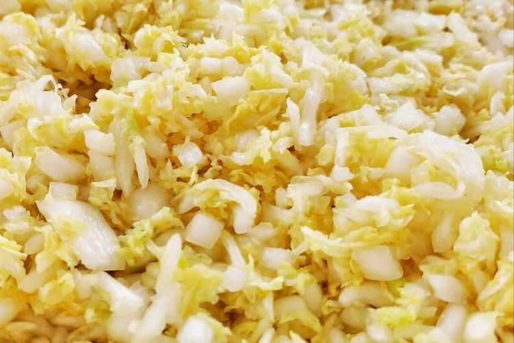 调白菜馅，切忌用盐杀水，厨娘教你一招，白菜不出水，鲜嫩又多汁