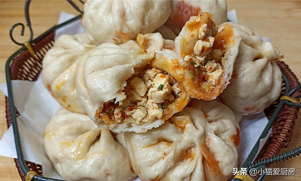 第一次用豆腐做包子，皮薄馅大香辣味美，比肉馅还香，好吃过瘾