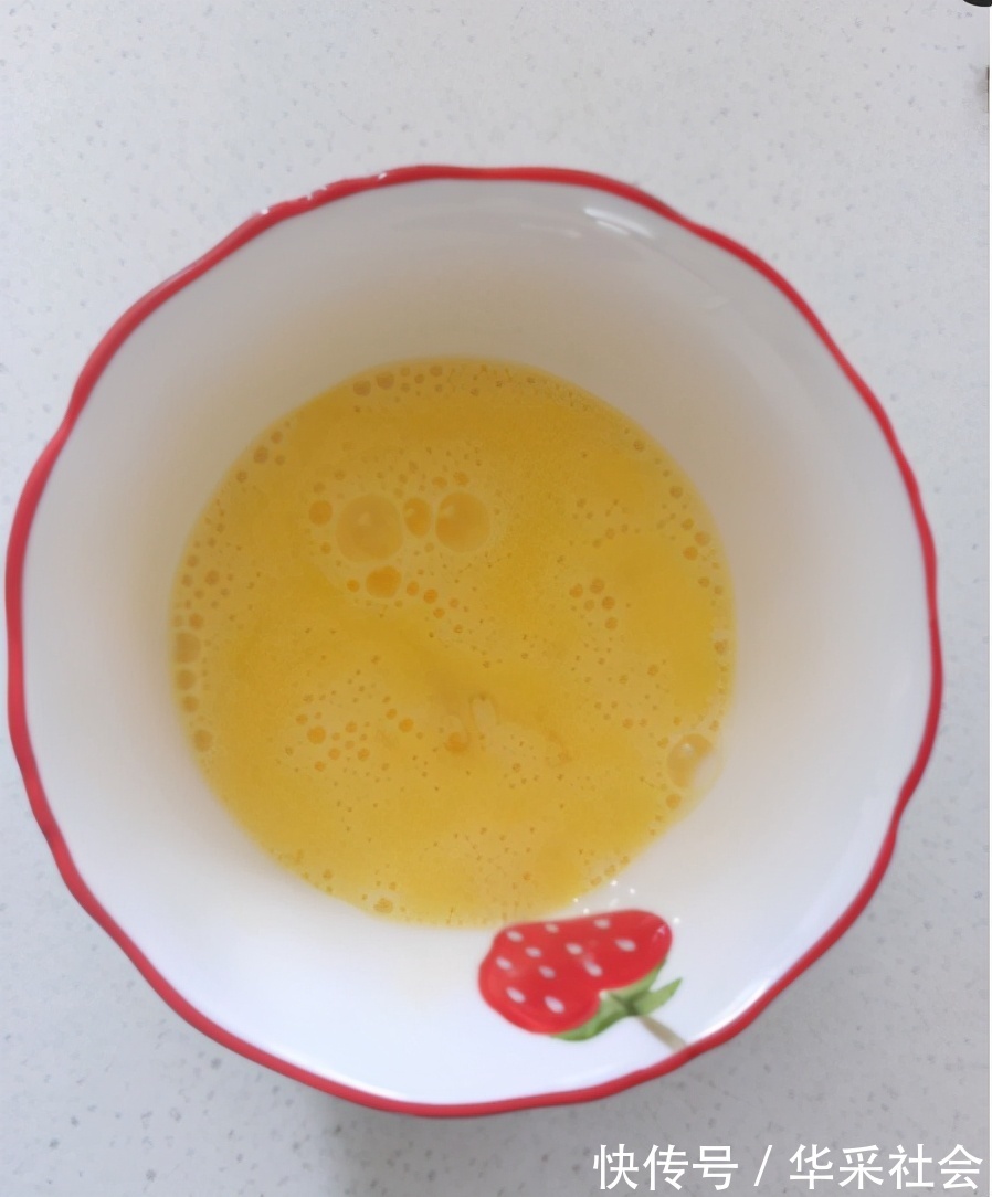 胡萝卜丁|剩米饭不要再扔掉了,跟鸡蛋一起炒,色泽诱人,小时候的味道