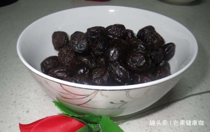 食物|女生来月经,2种食物当零食使劲吃,堪称“妇科圣药”