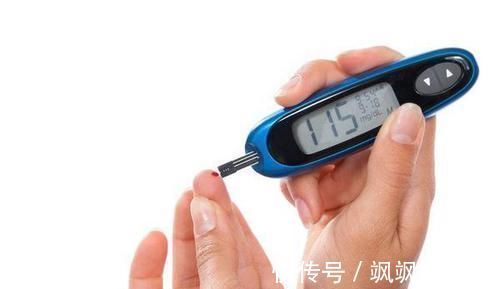 血糖|血糖“失控”,睡觉先知!睡觉出现4个症状,可能暗示糖尿病来了