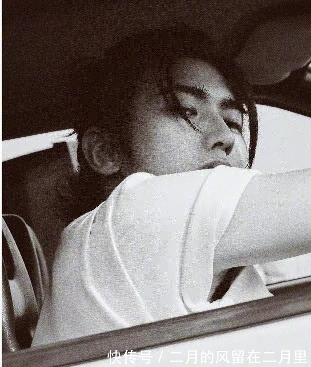 杂志|蔡徐坤全新杂志曝光,首次挑战硬汉风格,这个风格hold住了吗