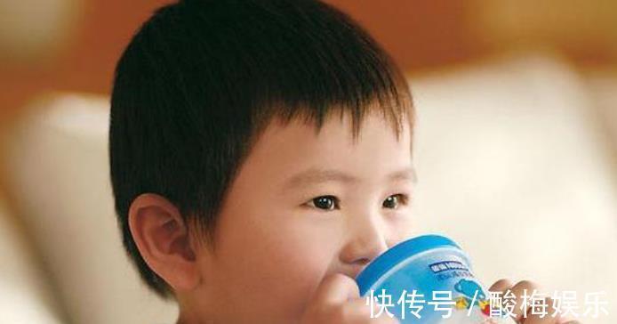 维生素冲奶粉的这些错误方式,宝宝越吃身体越差,中了的家长赶紧改