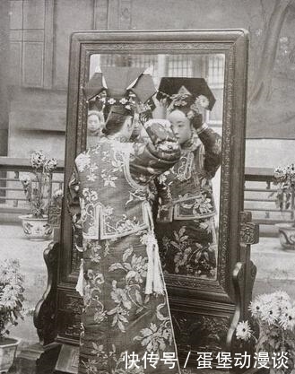 清末|清朝末年老照片,图10,清末时的彩票公司,图11,押赴刑场的犯人!