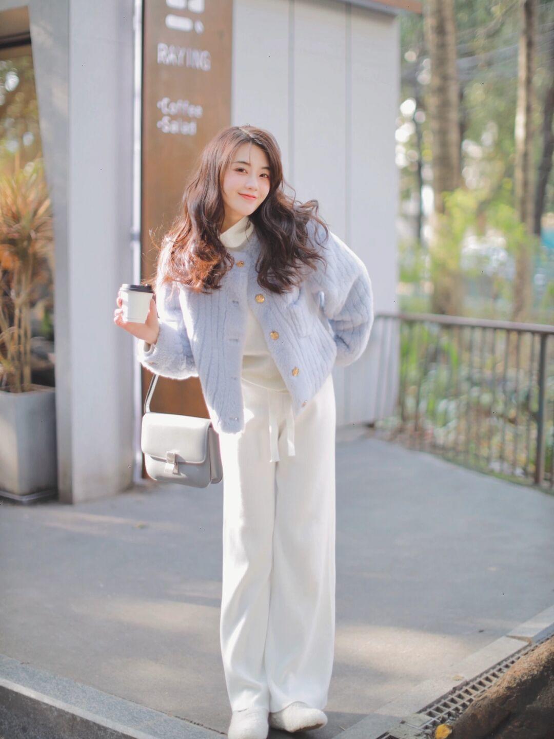 半身裙|女人会穿毛衣才优雅,教你选对款式,轻松展现熟龄气质