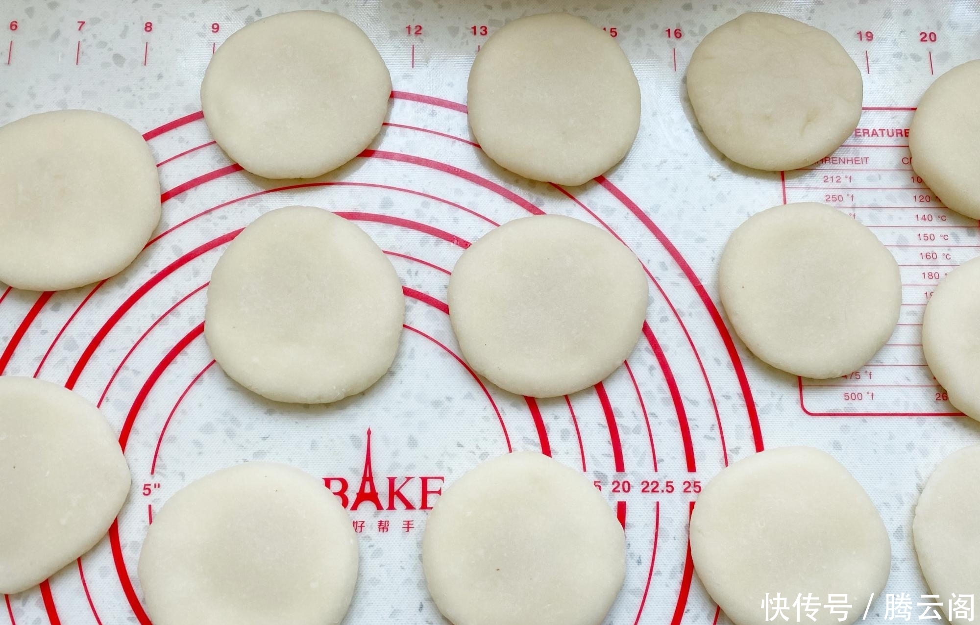 炸糖糕时,第1步直接开水烫面就错了,多加这1步糖糕空心不破皮