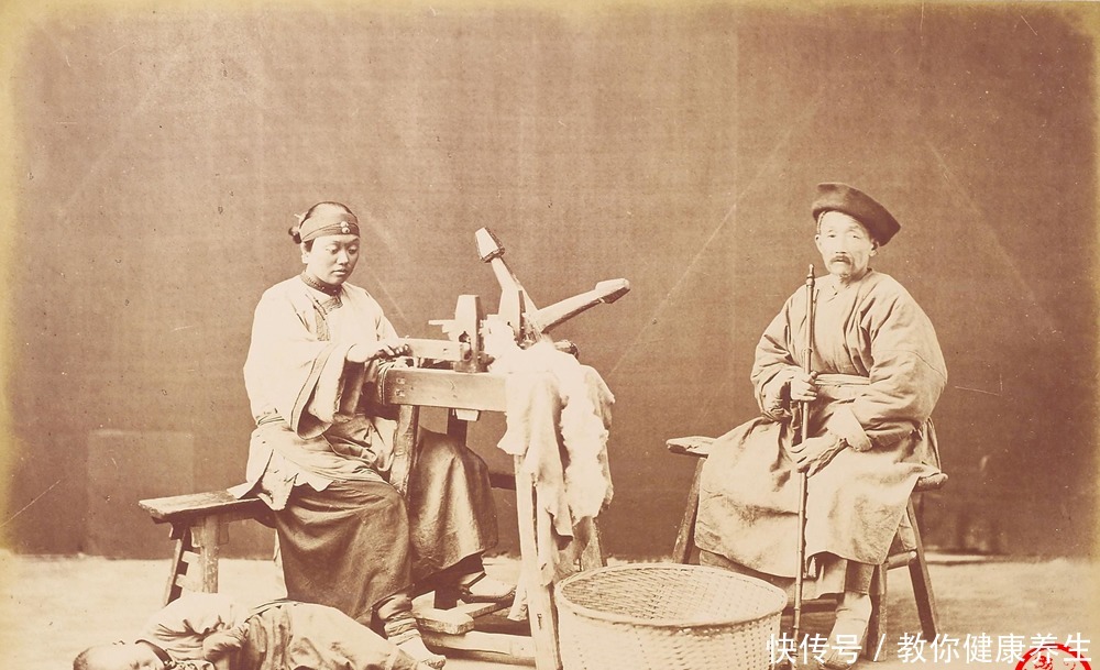 李鸿章|晚清老照片李鸿章面无表情,小商贩破衣烂衫,富家女小脚纤细