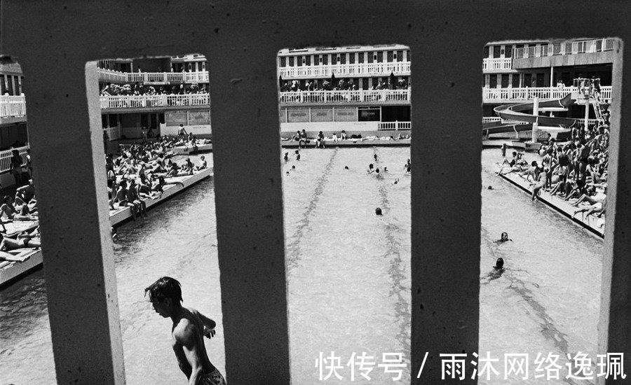 浪漫|老照片 1985年巴黎夏天的游泳池 那个浪漫的巴黎