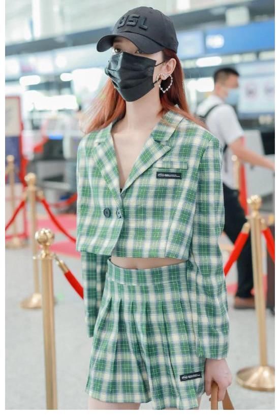 明艷動人|劉令姿路透生圖曝光，穿短裝清新自然，“芭比腰”像上帝親手捏