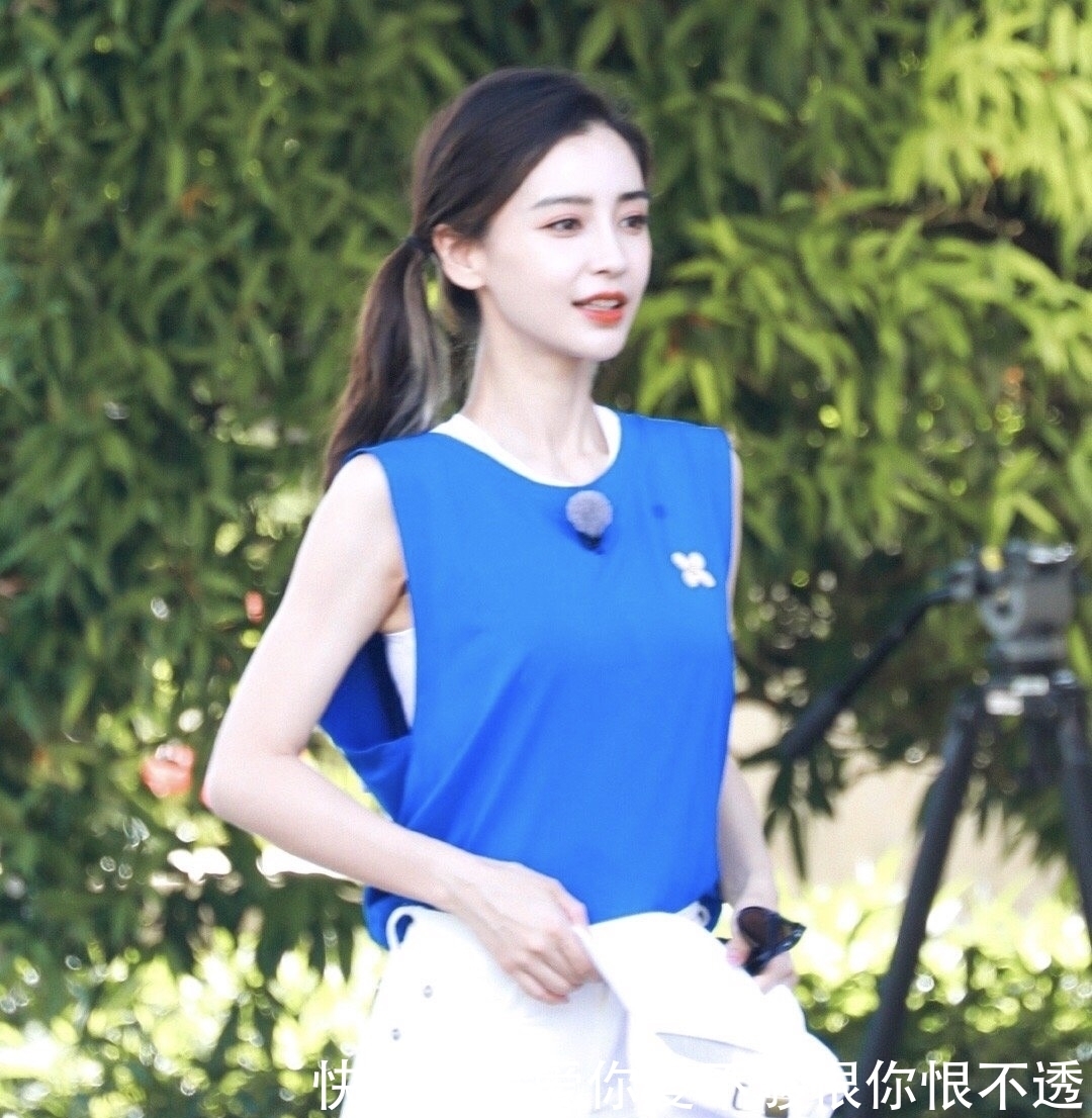 杨颖 《奔跑吧》三亚路透,杨颖现身录制,吴宣仪贴心为宋雨琦打伞