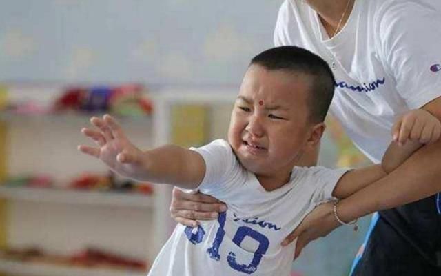 8岁女孩患“抑郁症”,原因让宝妈很后悔5年前不该坚持这件事