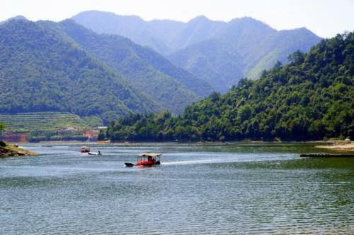 杭州一处融山、水、林、洞于一体的景点，有五大板块，春游好去处