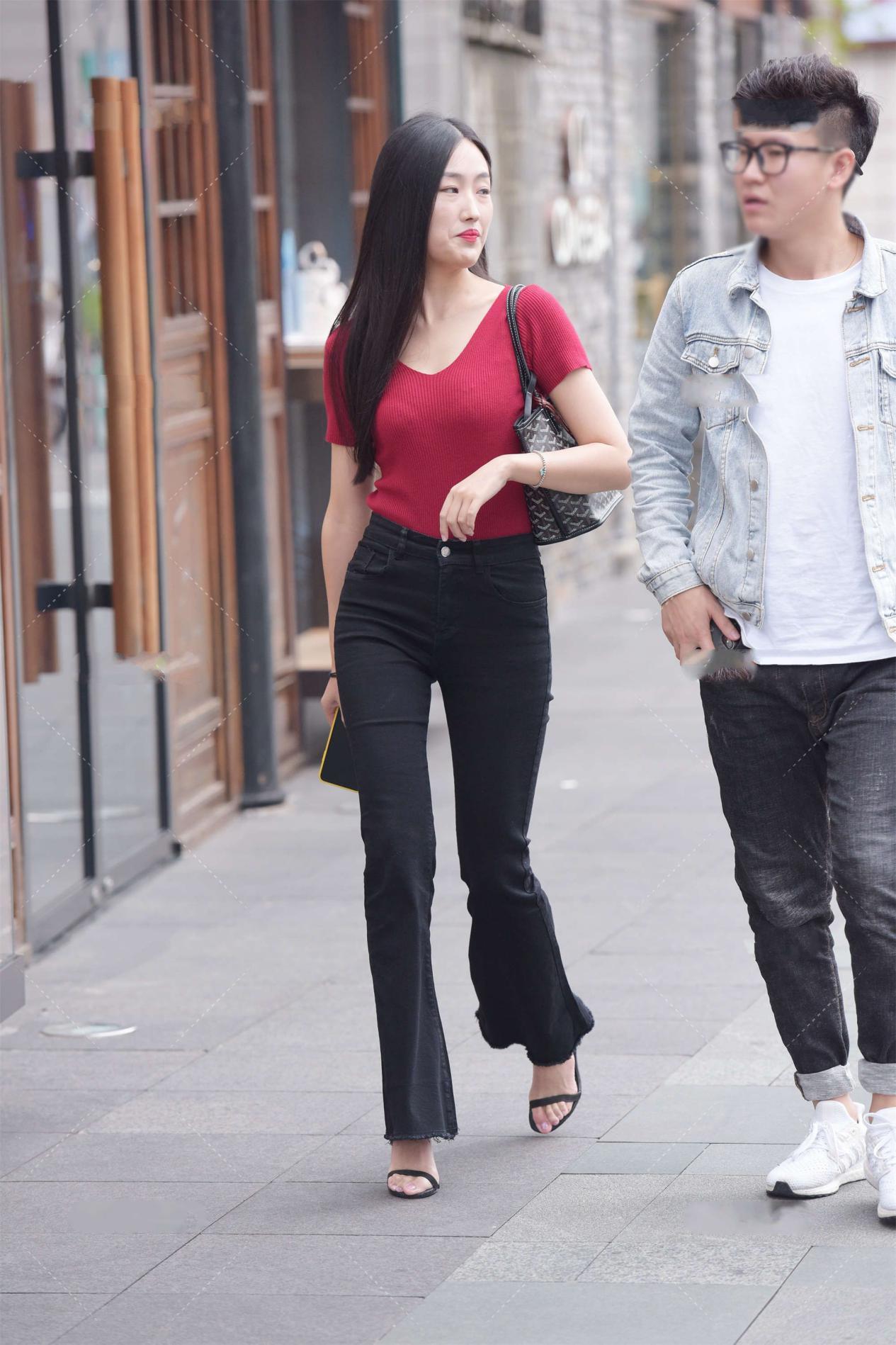 红色|当“高调红”遇上“低调黑”, 时髦感十足