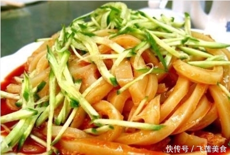 做凉皮时,别只会用面粉,换成“它”,柔软筋道又美味