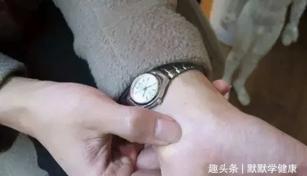 大鱼际|筋柔百病消!学会这招拉筋术70岁像50岁的人,益寿延年、百病不沾