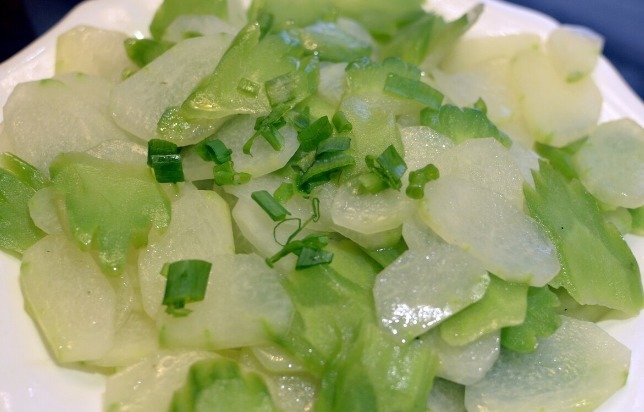 高血脂症|每天吃洋葱可以降血脂北大教授大错特错,降血脂的是2件事