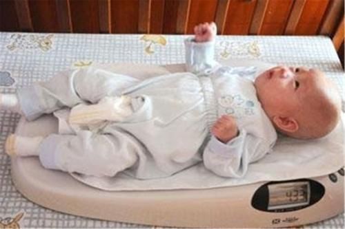 孩子|给孩子做辅食时,家长别犯这3个“错误”,可能会影响娃的发育