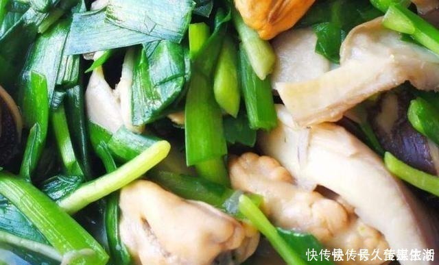 食材|韭菜和此食材是绝配，我家三天两头吃，清肠刮油，炒一盘才5块钱