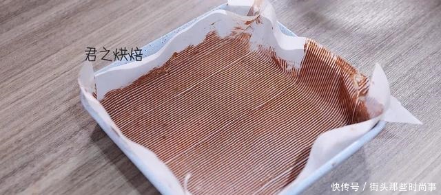 巧克力面糊|迷人的小方块海绵蛋糕