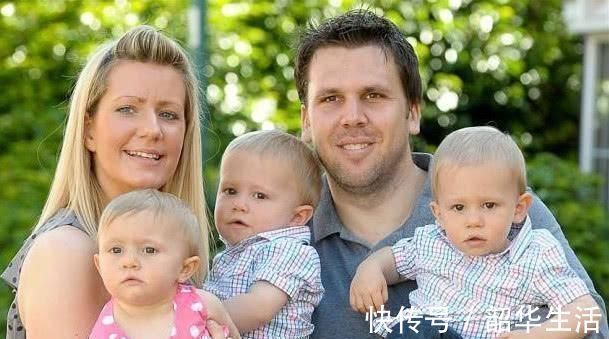 宝爸|有了三胞胎后,爸爸上厕所都变成这样的画风,一旁妈妈笑抽了