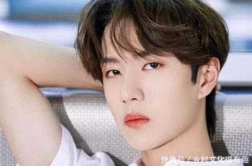 微博|2020年,男明星微博热搜在易烊千玺排行榜上排名第二