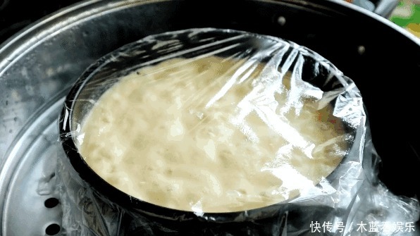 好看|广式早茶“黄金糕”,不用烤箱就能做,像鱼翅像蜂窝,好看又好吃