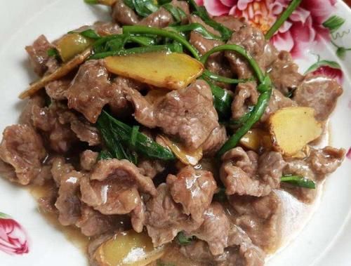 做法|炒牛肉时,下锅前多做一步,牛肉鲜嫩爽滑,不老不柴还不粘锅