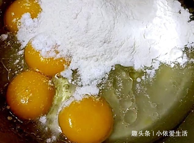 想吃蛋糕不用出去买了，没有烤箱在家也能做，香甜松软，超好吃