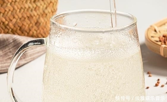 液态法白酒|买白酒时,不管啥牌子,只要瓶身上有这5个字,都是酒精勾兑酒