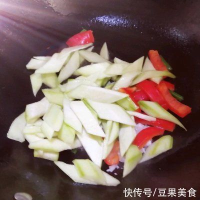 夏日|#夏日开胃餐#小炒丝瓜什锦菜